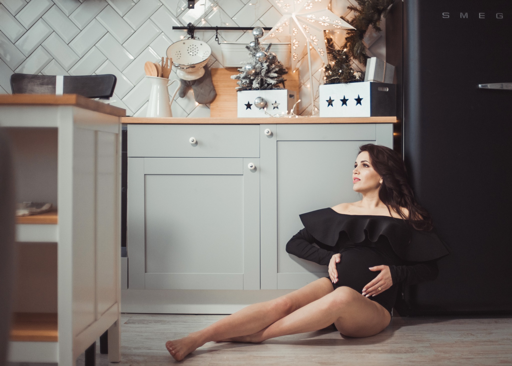 Sesja ciążowa w domowym wnętrzu — Fotogłos